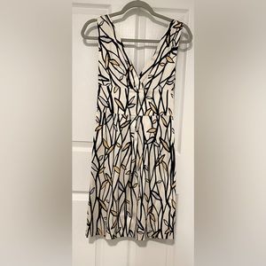 Diane Von Furstenberg Fitted Dress with front and back deep V size 0. Like new!
